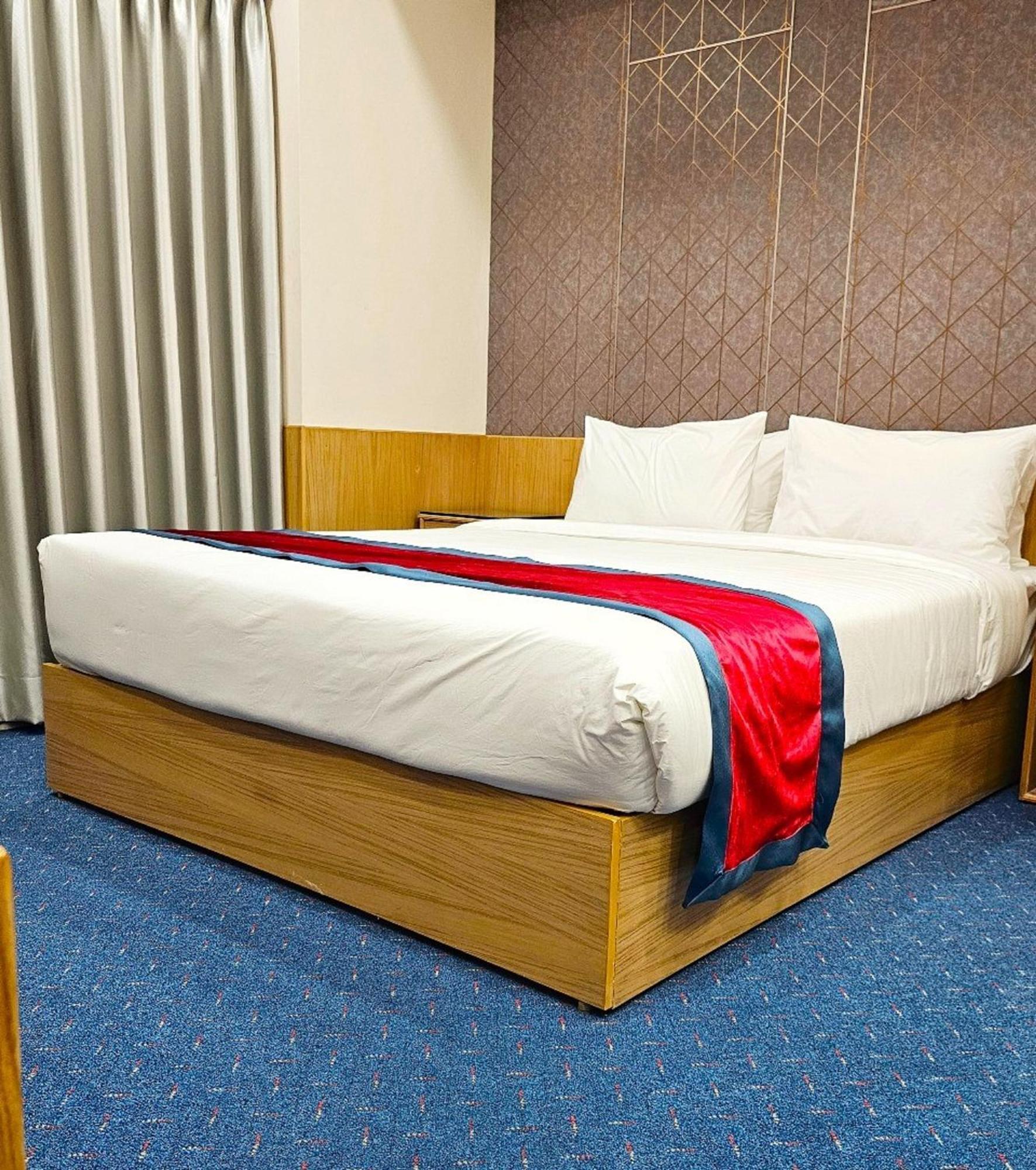 Hotel Safa Residency - Дака Екстериор снимка
