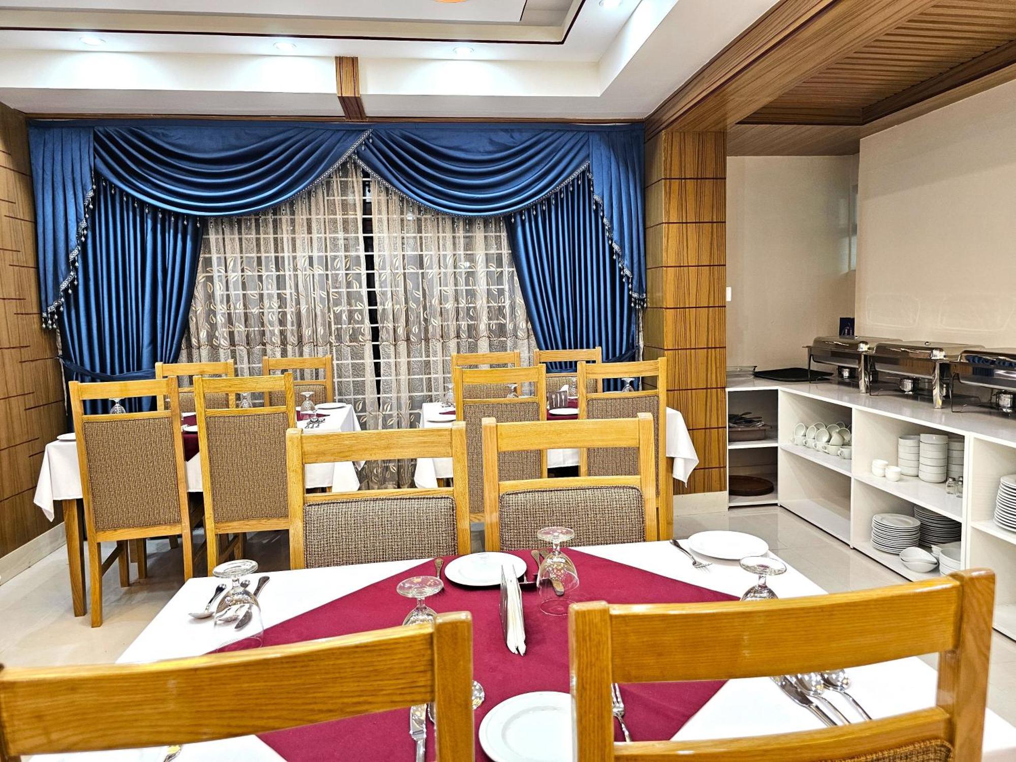 Hotel Safa Residency - Дака Екстериор снимка