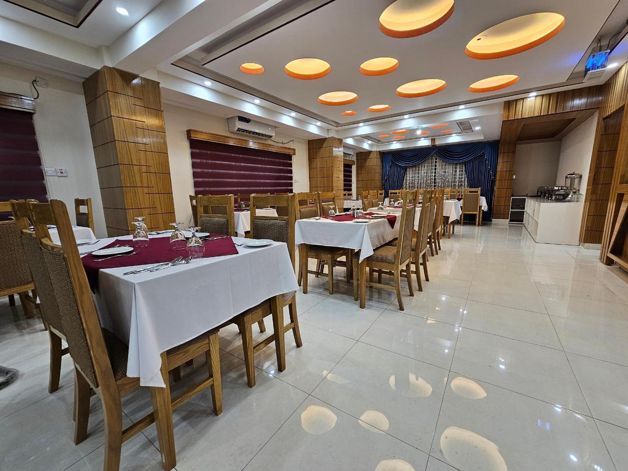 Hotel Safa Residency - Дака Екстериор снимка