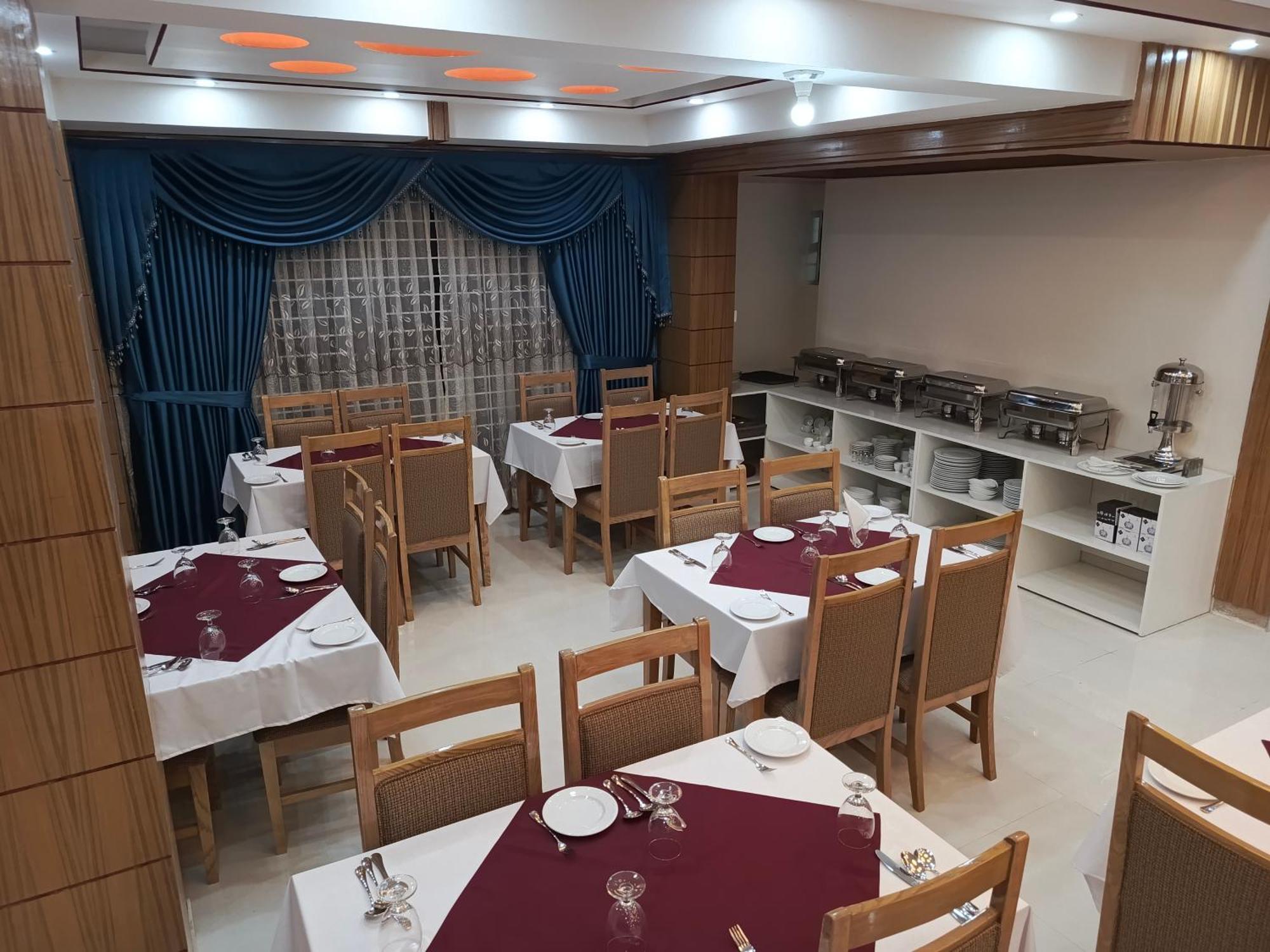Hotel Safa Residency - Дака Екстериор снимка