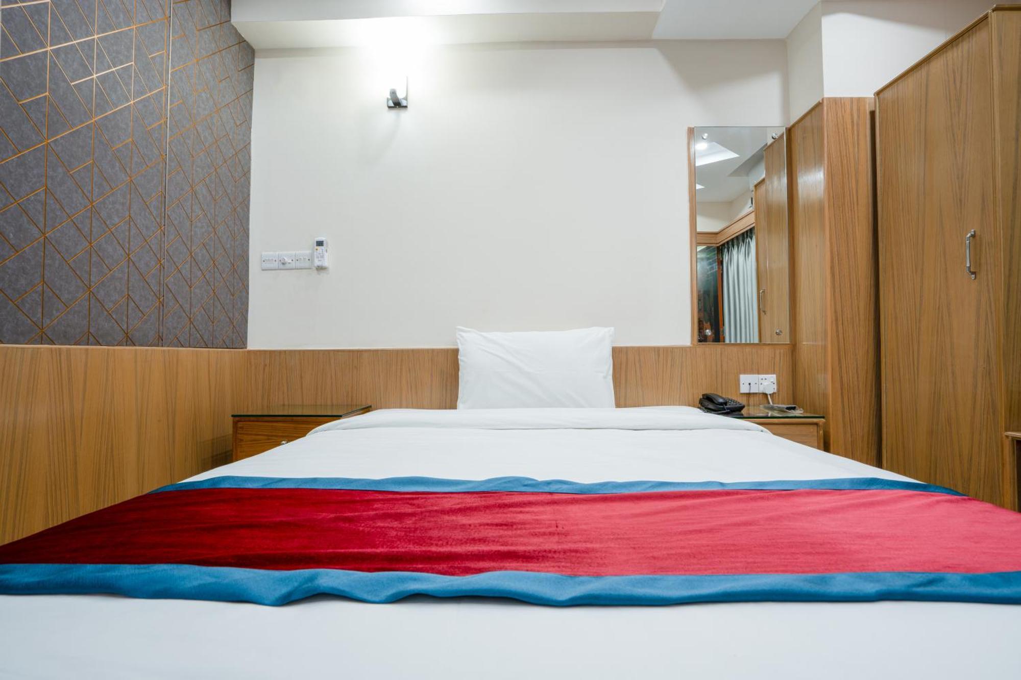 Hotel Safa Residency - Дака Екстериор снимка