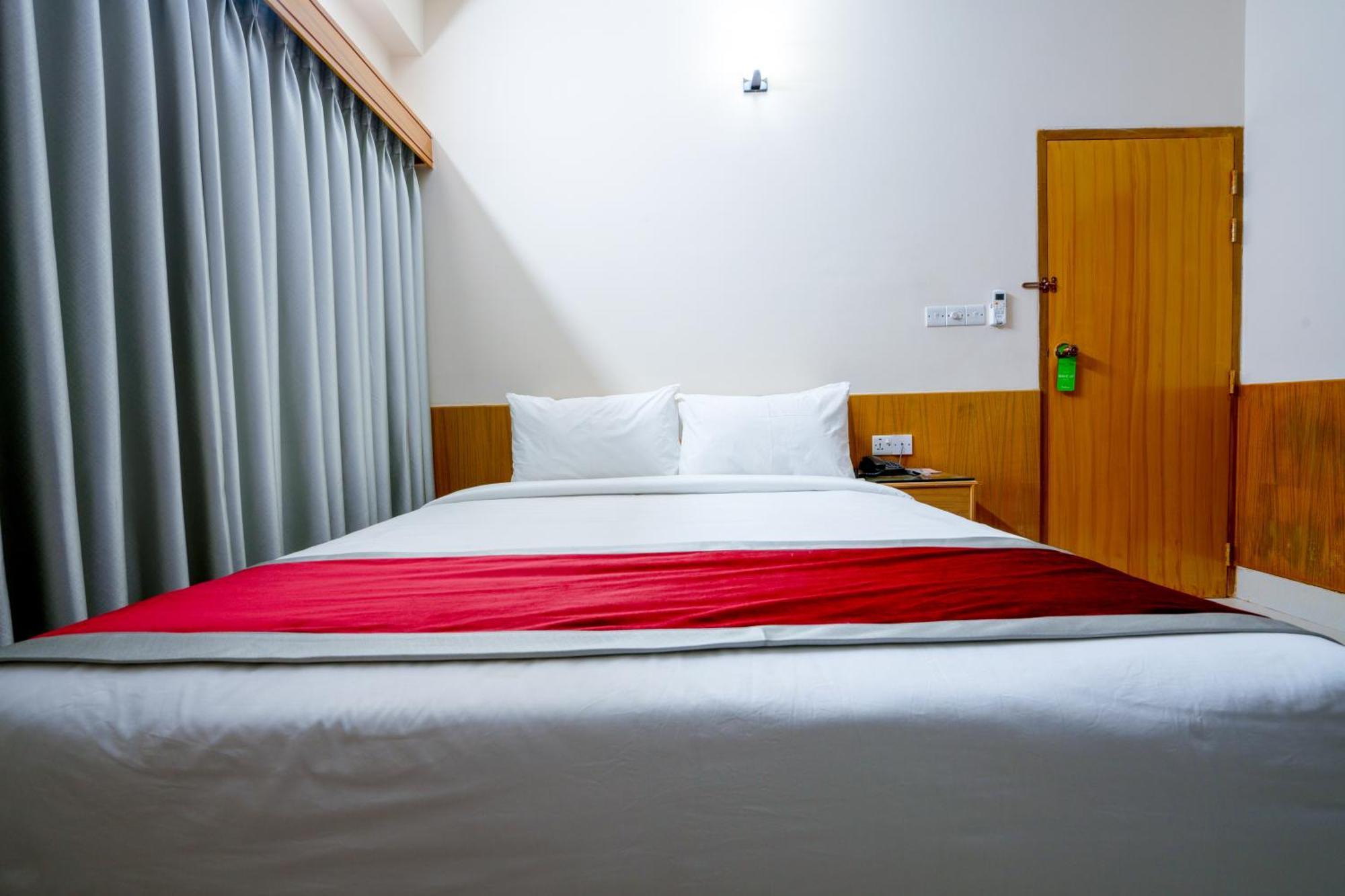 Hotel Safa Residency - Дака Екстериор снимка