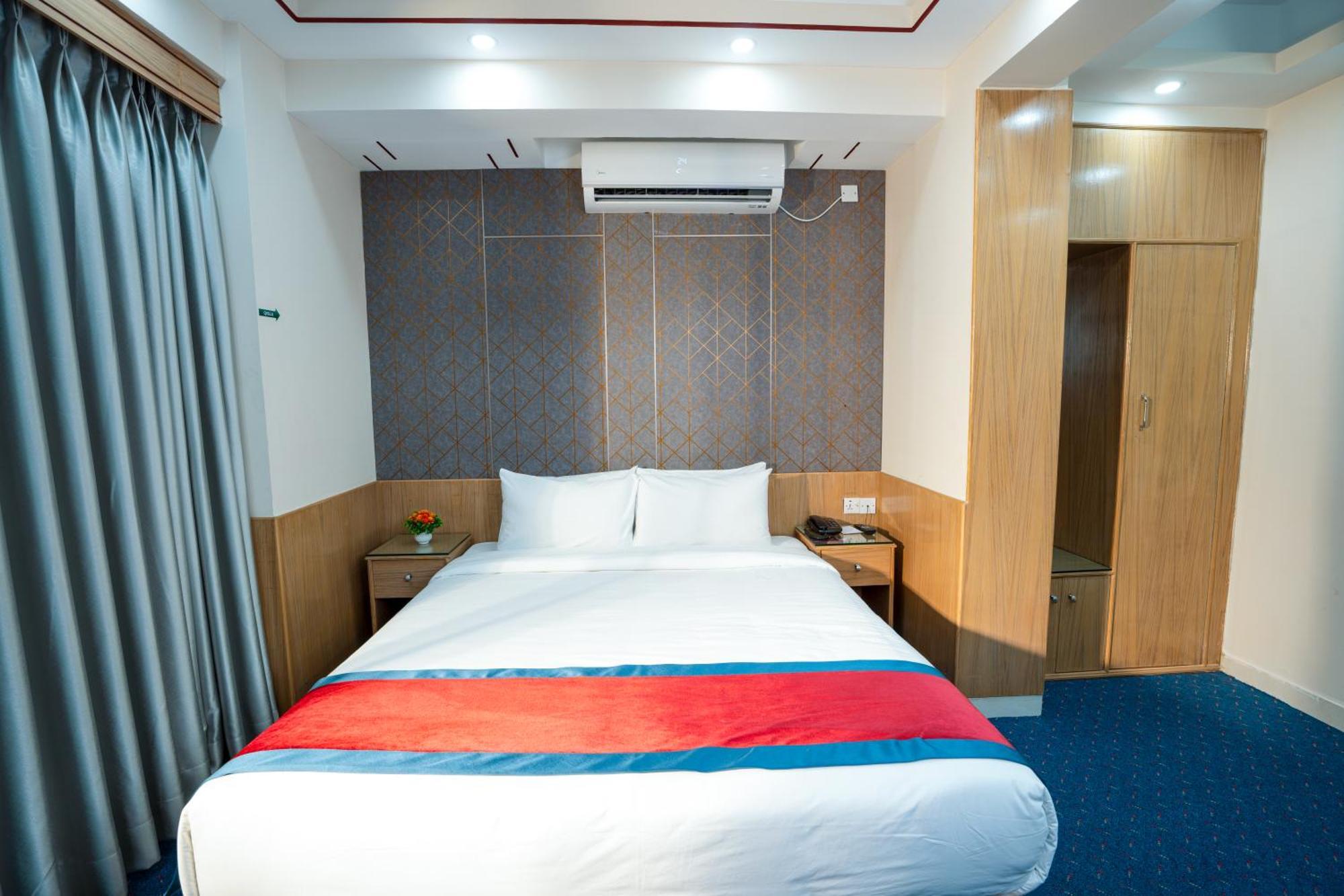 Hotel Safa Residency - Дака Екстериор снимка